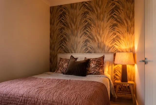 Second queen bedroom in Front Cottage