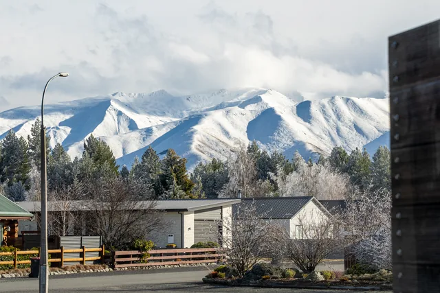 Snow-covered Mackenzie mountains seen from Twizel