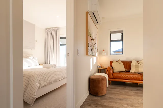 Bedroom and sitting area in the Rear King Studio