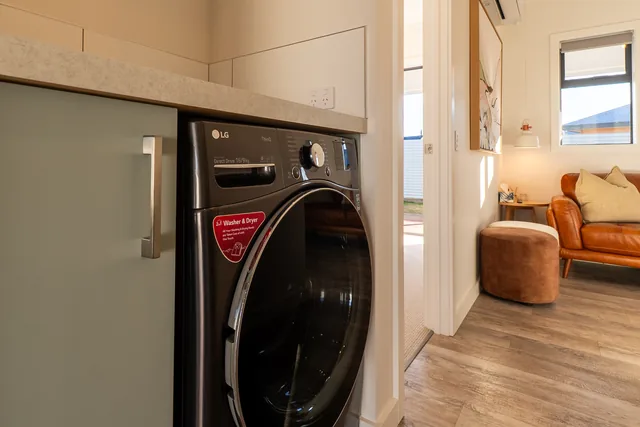 Laundry facilities in the Rear King Studio
